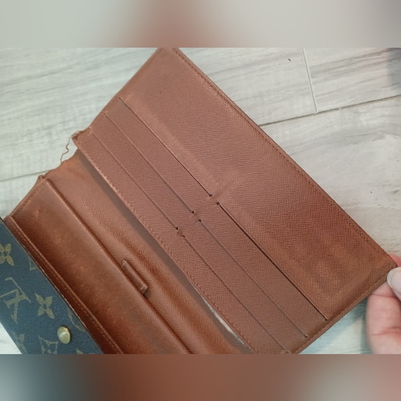 Louis Vuitton Monogram Tri Fold Wallet - Picture 15 of 16